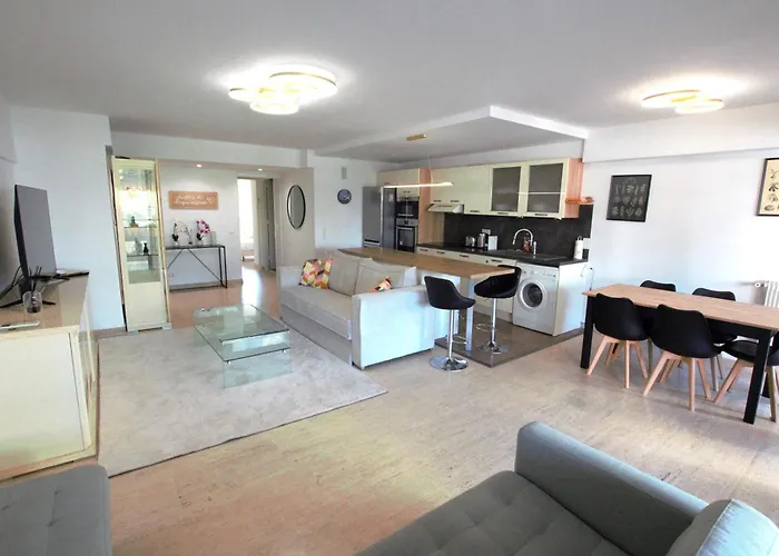 Cannes Palm Beach - Fully Fitted Apartment - 2 Bedrooms